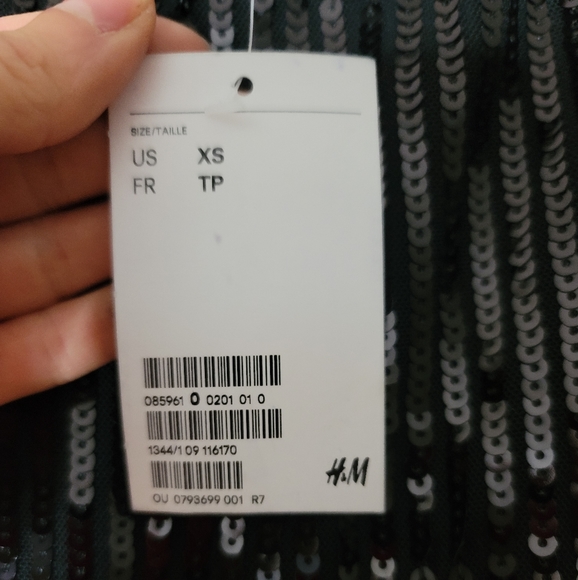 Mini black dress by H&M - Picture 15 of 17